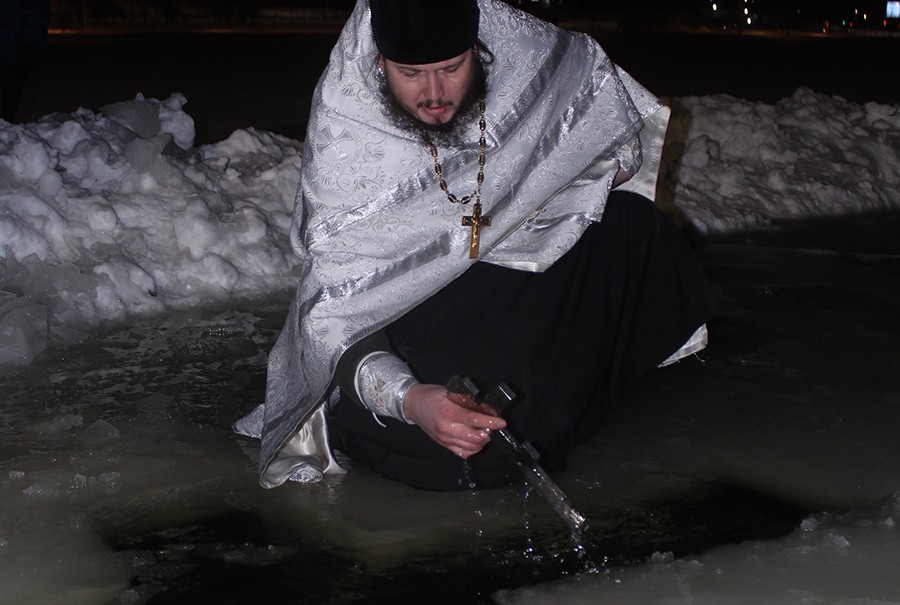 19 января 2017. Крещение Иордань. Крещение на улице. Крещение Господне 2023. Крещение в Якутии.