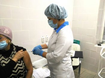 Медики Первоуральской больницы привили от гриппа более 63 000 человек