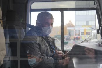 В Первоуральске продолжают проверять, как соблюдается масочный режим в общественном транспорте