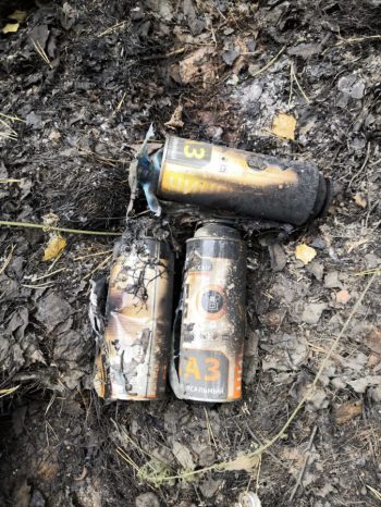 Сегодня в одном из очагов возгорания в районе баз отдыха «Зелёный мыс» и «Остров» под Первоуральском снова найдены газовые баллончики.