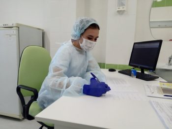 Вакцинация подростков от COVID-19 началась в Первоуральске