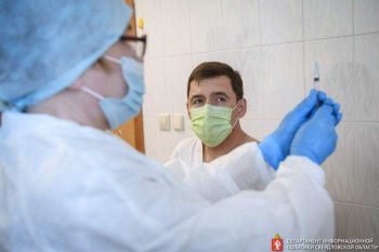 Евгений Куйвашев привился от сезонного гриппа и призвал жителей Свердловской области присоединиться к вакцинации