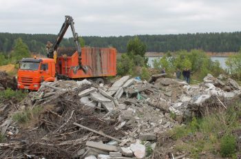 В Первоуральске ликвидируют несанкционированные свалки мусора
