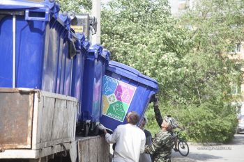 В Первоуральске начали установку баков для раздельного сбора мусора