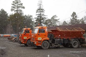 Коммунальщики переходят на зимний режим содержания дорог