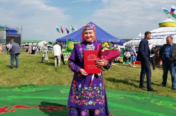 Первоуральский деятель культуры Эльмира Вахитова удостоена почетной грамоты губернатора
