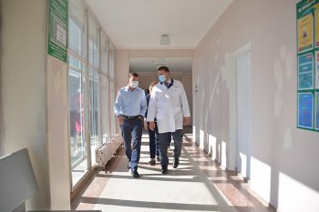 Евгений Куйвашев проверил, как выполняются его поручения по ремонту больниц в Первоуральске