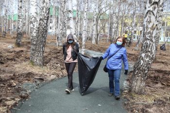 После субботников с улиц Первоуральска вывезли больше 2 тысяч кубометров мусора