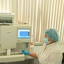 В лаборатории Первоуральской городской больницы – новый анализатор крови