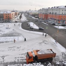 Уборка улиц от снега в Первоуральске идет в круглосуточном режиме