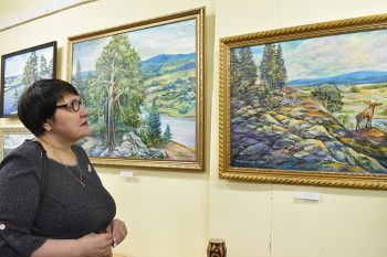 В Центральной библиотеке открылась выставка картин Феликса Исламгалиева