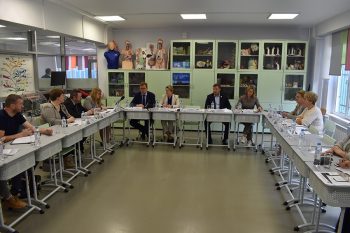 На базе лицея N21 состоялось выездное заседание комитета ЗакСО по молодежной политике, развитию физической культуры, спорта и туризма