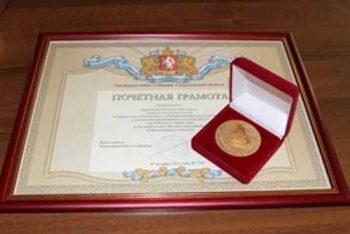 Фельдшер Первоуральской станции скорой помощи Ия Будкова получила Почетную грамоту Законодательного Собрания