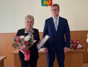 В День местного самоуправления Глава городского округа Первоуральск поздравили муниципальных служащих