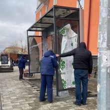 На проспекте Ильича приступили к установке остановочных комплексов