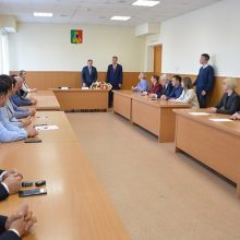 Игорь Кабец поздравил депутатов новой Первоуральской думы, получивших удостоверения об избрании