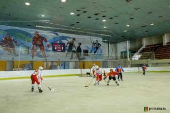 Сборная команда администрации приняла участие в турнире по мини – хоккею