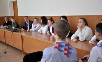 Глава Первоуральска Игорь Кабец встретился с активной молодежью города