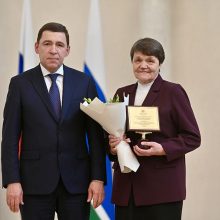 Заведующая Центром краеведения ПМБУК «ЦБС» Надежда Демина получила премию губернатора