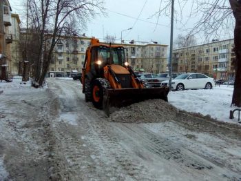 Очистка дворов в Первоуральске идет по графику