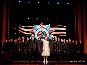 В преддверии Дня Победы на сцене главного дворца культуры поздравили ветеранов Новотрубного завода