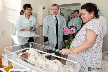 Глава городского округа Первоуральск поздравил женщин с Днём матери!