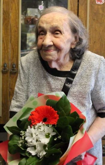 Жительнице Первоуральска Галине Гасиловой вручили медаль «75 лет Победы» в день 100-летнего юбилея