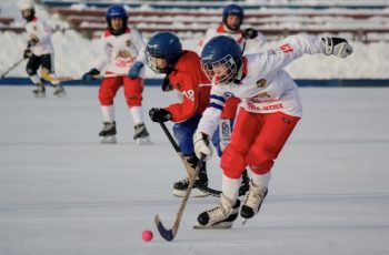 Первоуральск принимает Всероссийские соревнования по хоккею с мячом среди юношей 15-16 лет