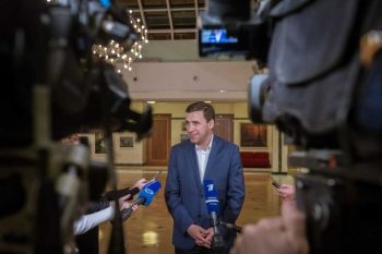 Евгений Куйвашев в режиме видеоконференции связался с лидером партии Дмитрием Медведевым