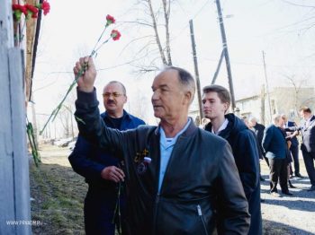 Герой Советского Союза Валерий Востротин возложил цветы к мемориалу летчику-испытателю Григорию Бахчиванджи