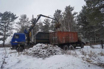 Пятнадцать грузовиков мусора вывезли с кладбищ Первоуральска