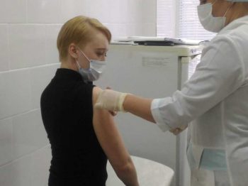В Первоуральске началась вакцинация от COVID-19 