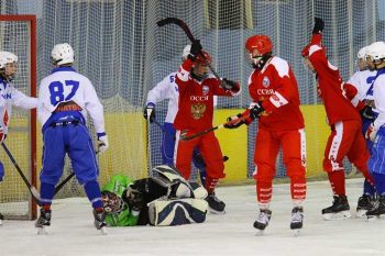 В Первоуральске стартовало Первенство России по хоккею с мячом