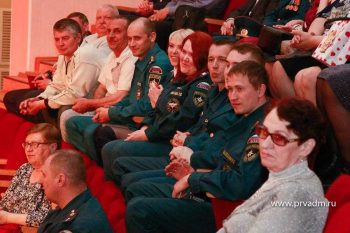 Первоуральских спасателей поздравили с Днем пожарной охраны России