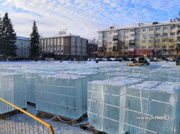 Главную площадь Первоуральска начали украшать к Новому году