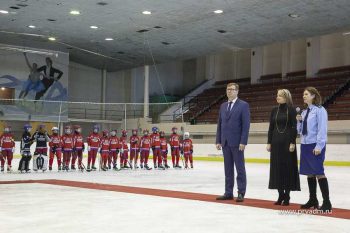 В Первоуральске прошел благотворительный хоккейный матч