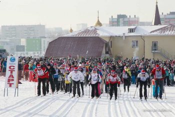 Валерий Хорев возглавил старт массовой гонки “Лыжня России” в Первоуральске