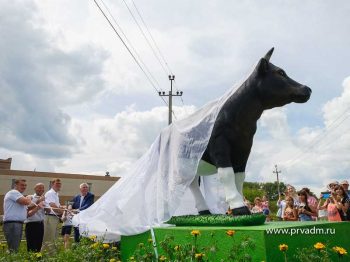 В Битимке открыли памятник корове