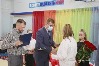 Игорь Кабец вручил спортсменам свидетельства об окончании детско-юношеской спортивной школы