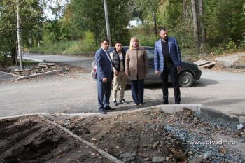 Ремонт первоуральских дорог проинспектировали сотрудники администрации и депутаты