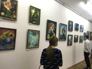 В Музее истории ПНТЗ открылась новая художественная выставка
