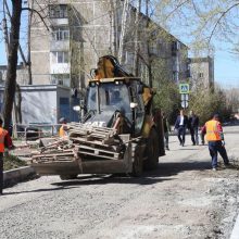 Глава города Игорь Кабец провел инспекцию ремонта дорог в микрорайоне Хромпик и двора по улице Трубников