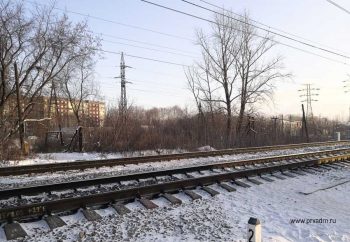 Железнодорожники ликвидируют несанкционированный пешеходный переход через ж/д пути на территории Первоуральска