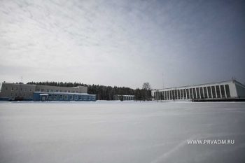 На малом поле стадиона Первоуральска стартует массовый прокат коньков