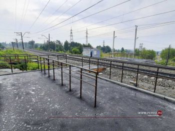 В микрорайоне Первомайка строят новый пешеходный переход через ж/д пути