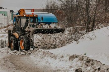 Коммунальщики Первоуральска бросили все силы на борьбу с непогодой