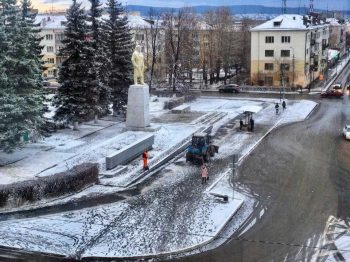 Центральные дороги Первоуральска обработаны противогололедной смесью