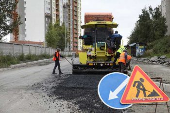 На улицах Вайнера и Береговая в Первоуральске начали укладывать асфальт