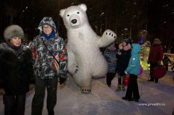 В Первоуральске торжественно открыли новогодний городок