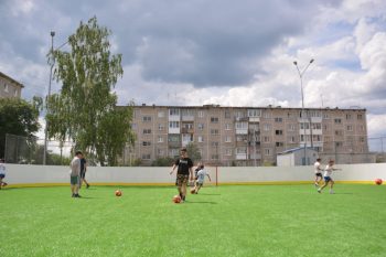 В Билимбае и на улице Строителей отремонтировали внутридворовые корты